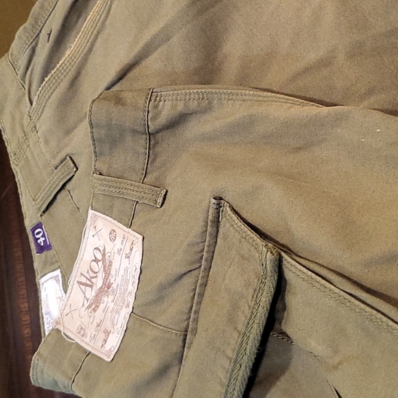 AKOO BRAND SHORTS size 40 - Picture 4 of 4